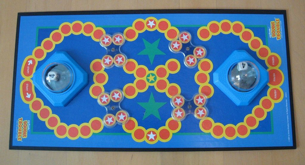 Illustration 1 de Double Trouble - Roll Dice, Play Cards, Push Your Luck!
