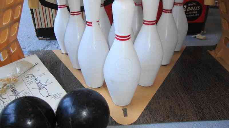 Auto Magnetic Pin Spotter Bowling Game