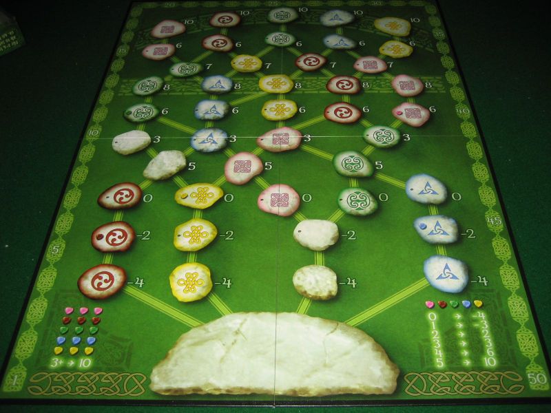 The expansion game board - interweaving paths