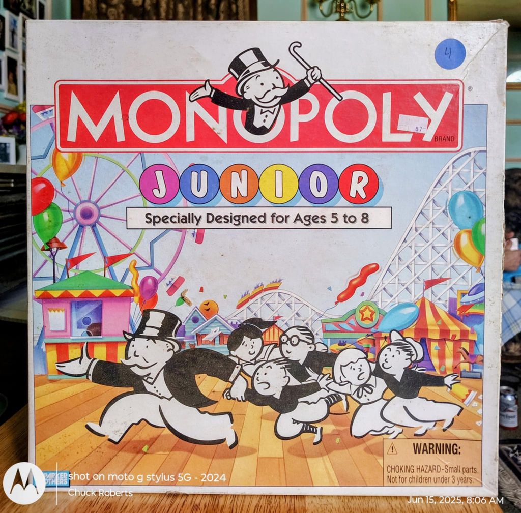 Monopoly Junior-bordspel, 2-zijdig spelbord, 2 spellen in 1, Monopoly-spel voor jongere kinderen; kinderspellen, Junior-spellen (Nederlandse versie
