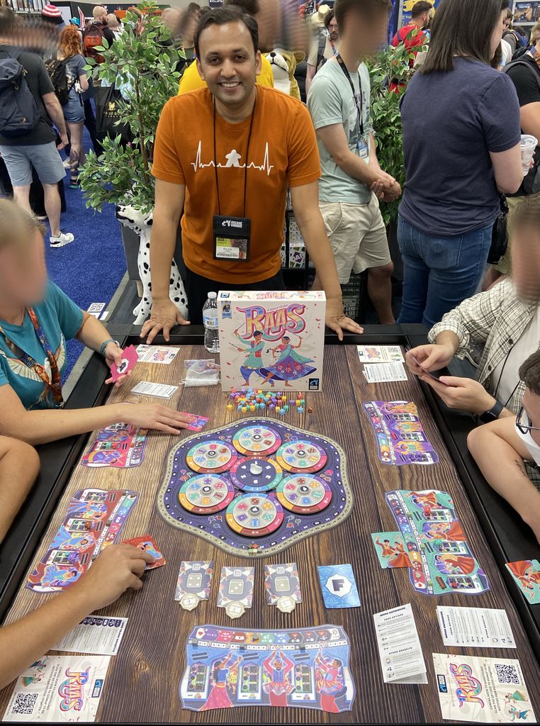 Raas: A Dance of Love, Arcane Wonders, 2026 — Mihir Shah가 Gen Con 2025에서 게임 데모를 선보입니다.