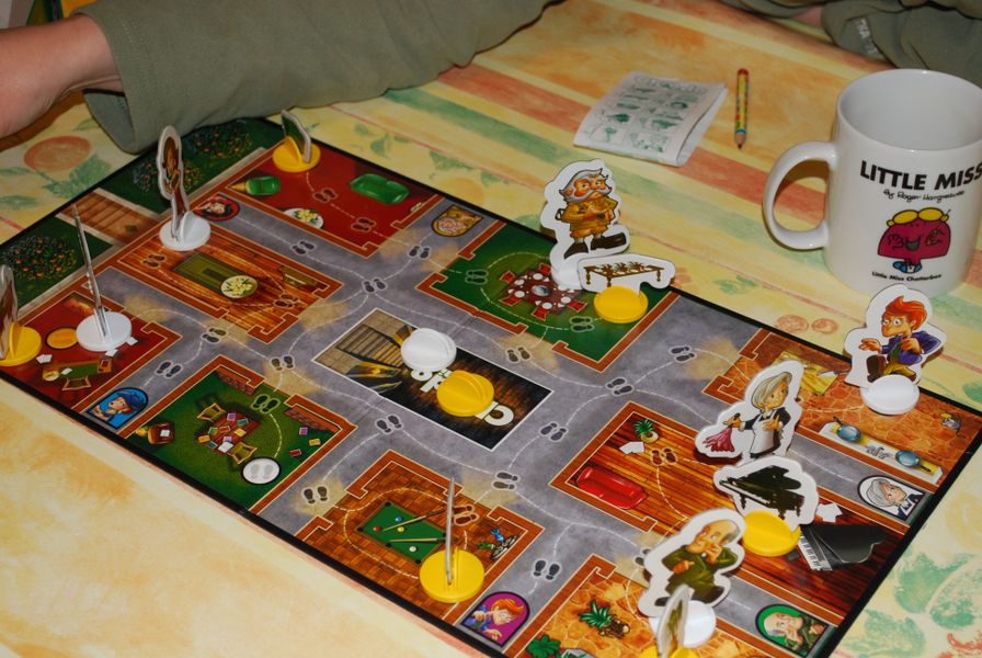 How Do You Play Clue Jr Fords