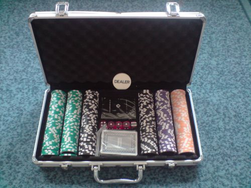 Poker chips for 18XX: the horror | DIY Gaming | BoardGameGeek